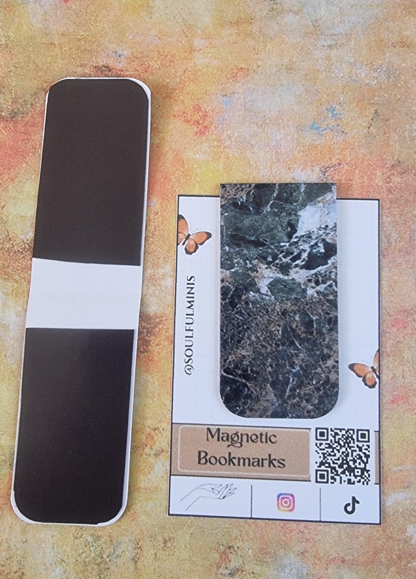 🌀 Elegant Touch – Marble Magnetic Bookmarks
